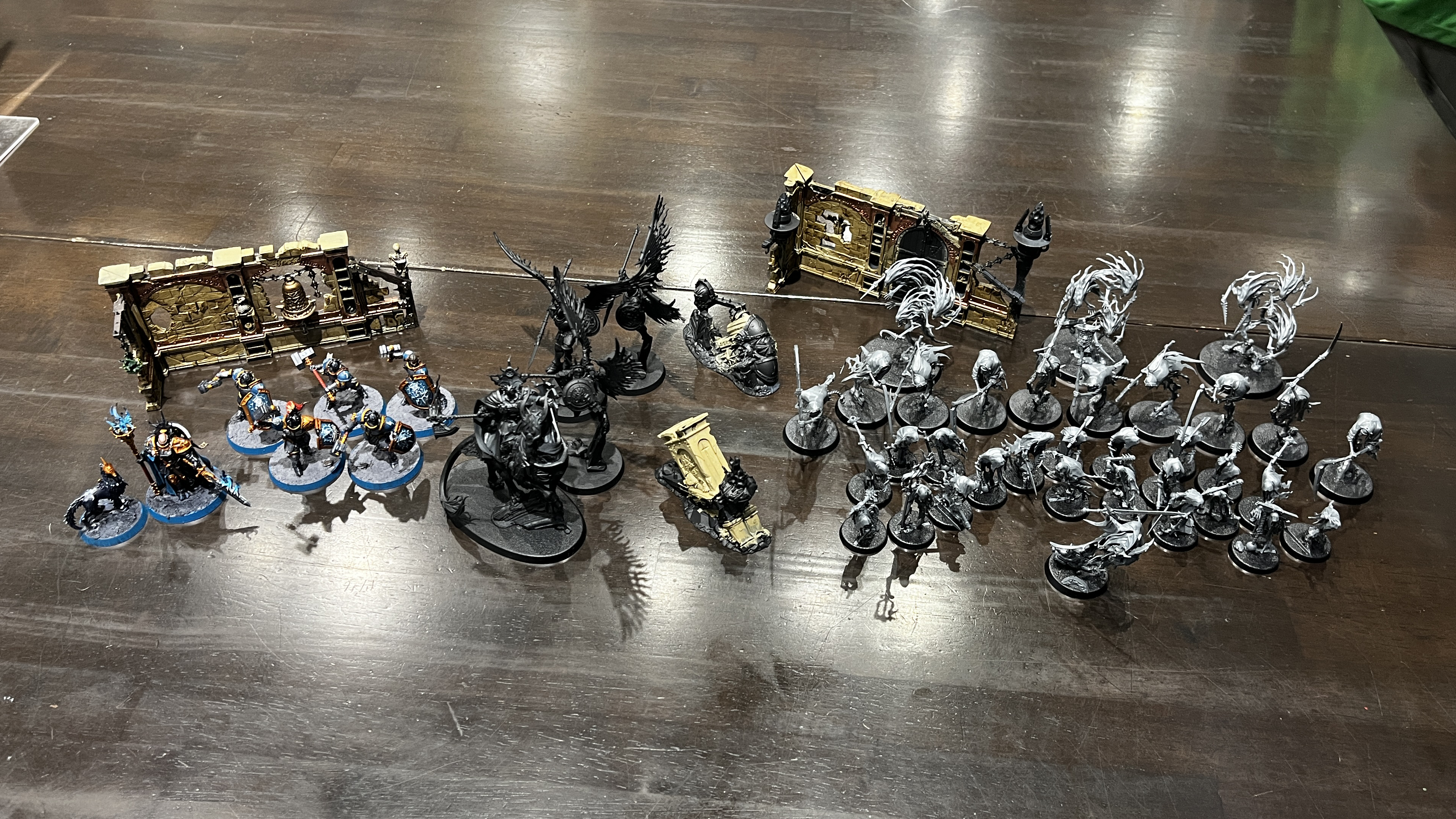 今回最初に遊んだスピアヘッド、「ストームキャスト・エターナル」（左）と「ナイトホーント」（右）