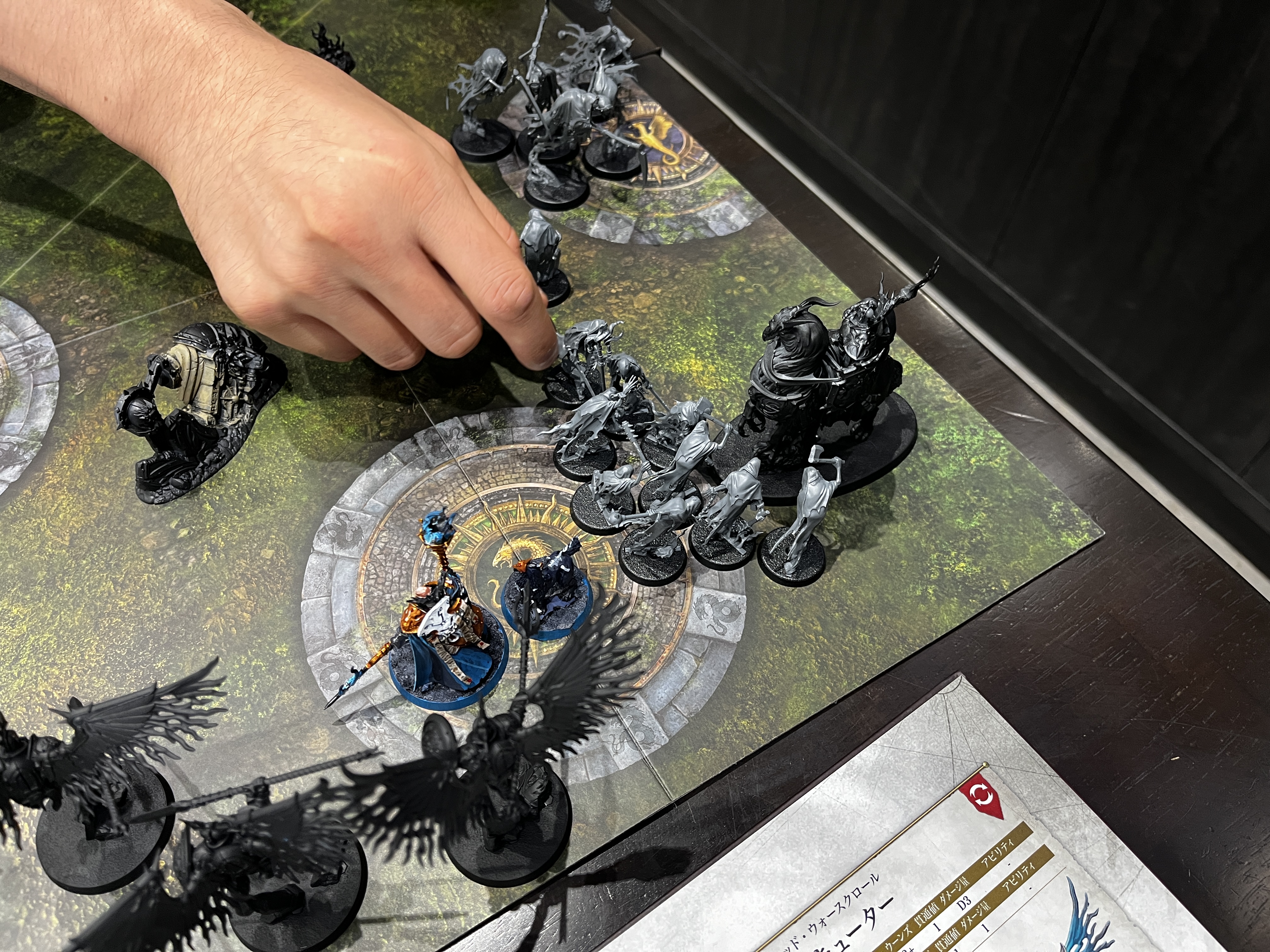 突撃が成功しなければ接近戦は原則行えない。敵の3インチ以内に通常の移動で入ってはいけないからだ