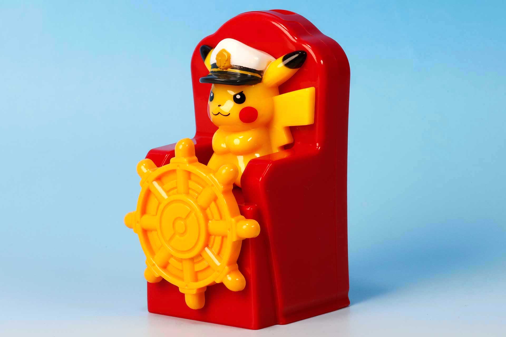 舵（ハンドル）部分は手動でも動かして遊ぶことができる