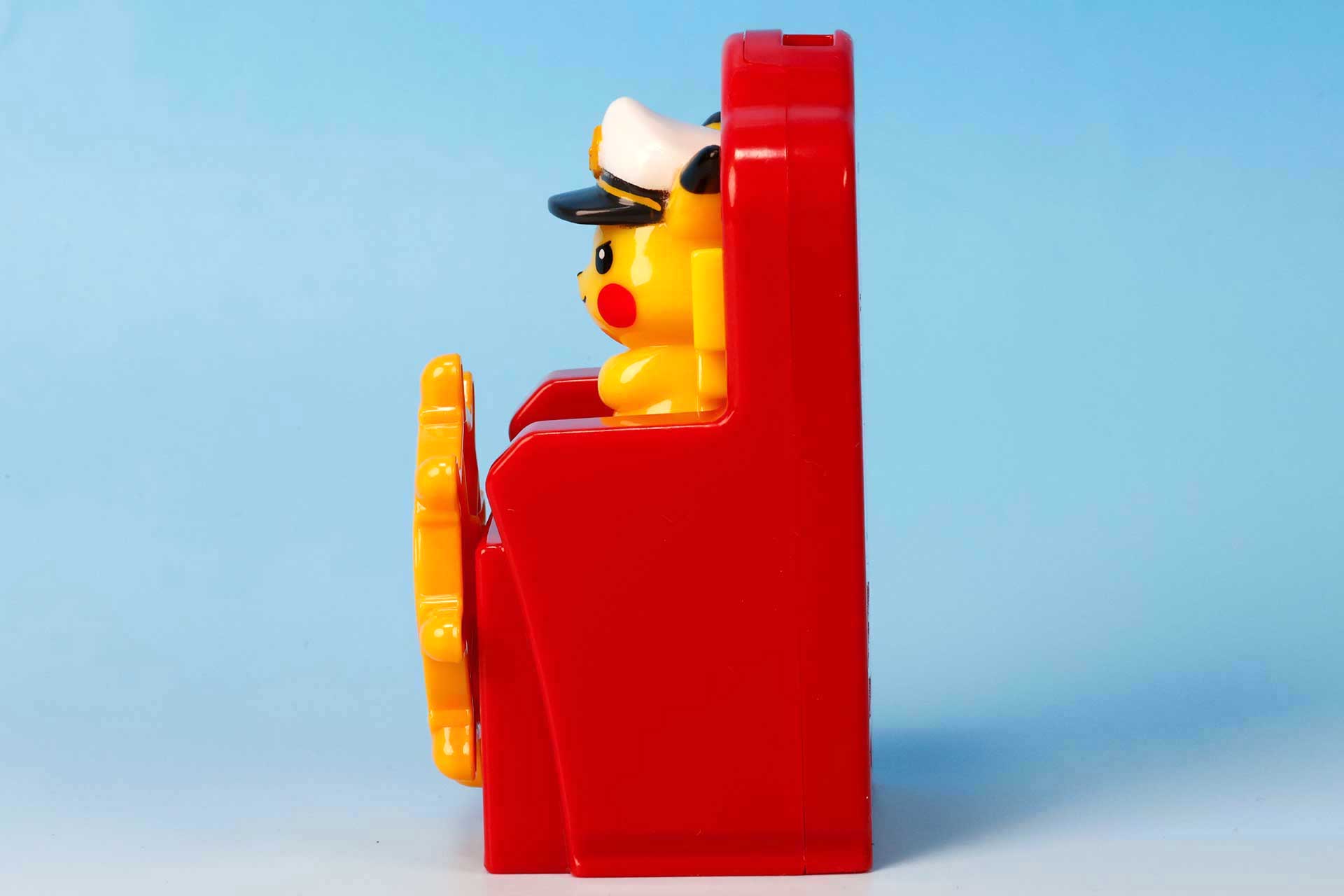 横から見ると結構厚みがある