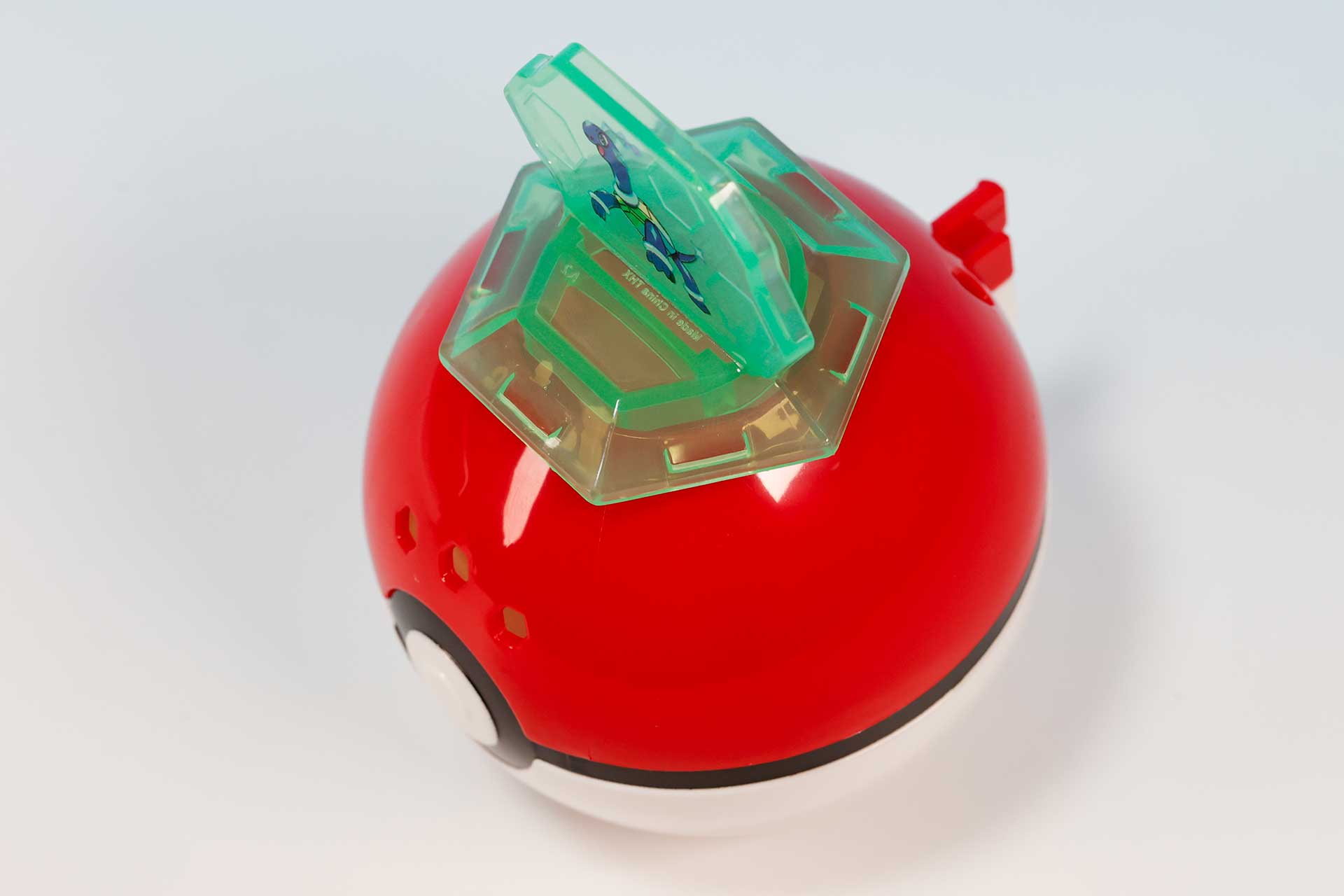 パネルをモンスターボールに取り付けたところ