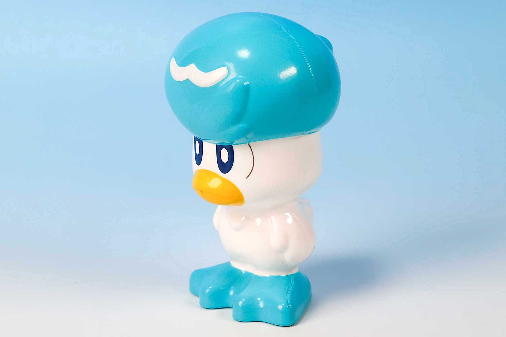 押して潰せるように柔らかい素材が採用されている