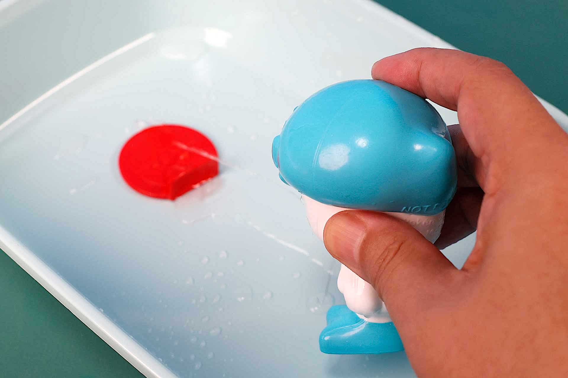 的を置いて狙いを定め、クワッスの体を押すと水が飛び出る