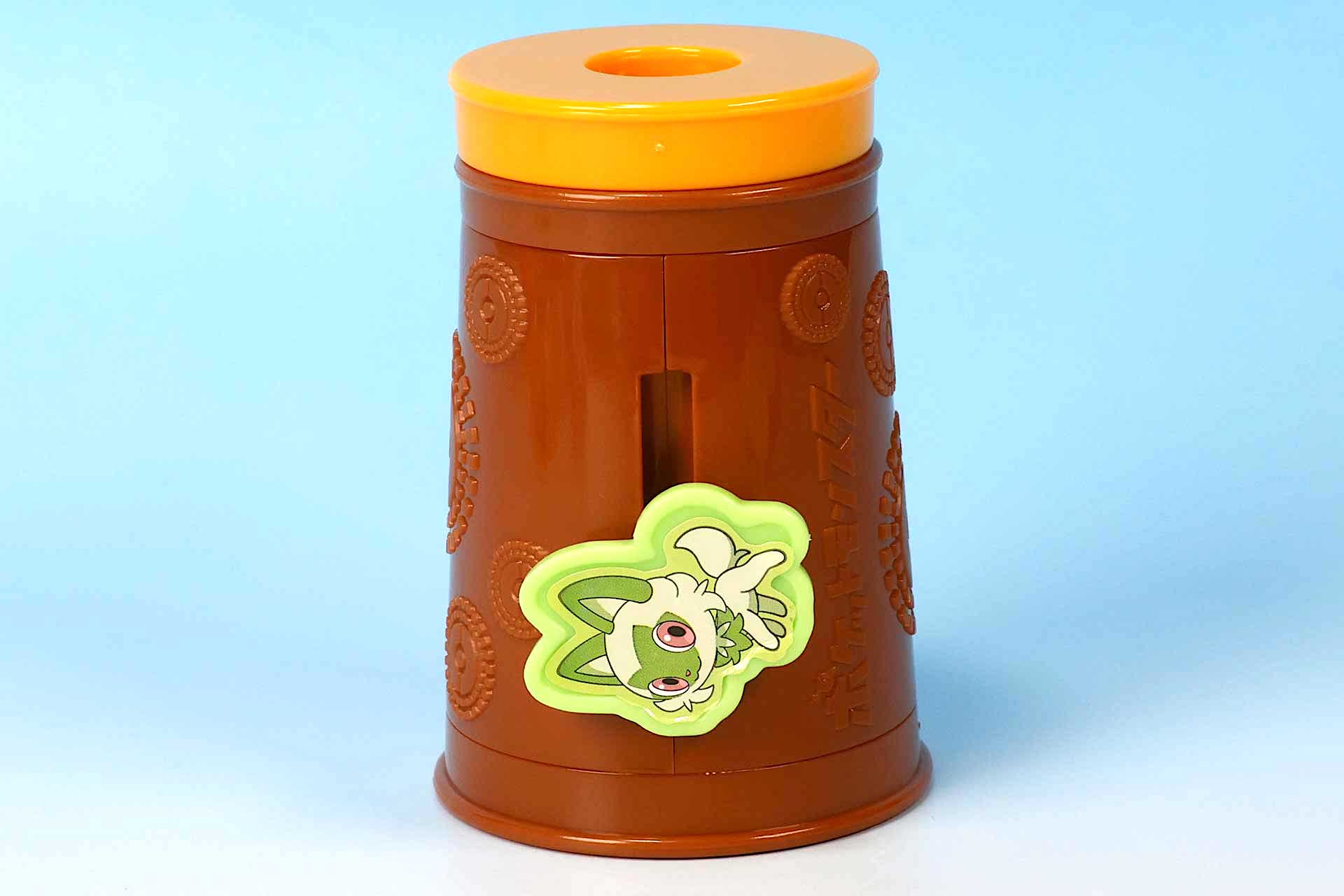 木をモチーフにしたようなナチュラルなカラーリングが採用されている