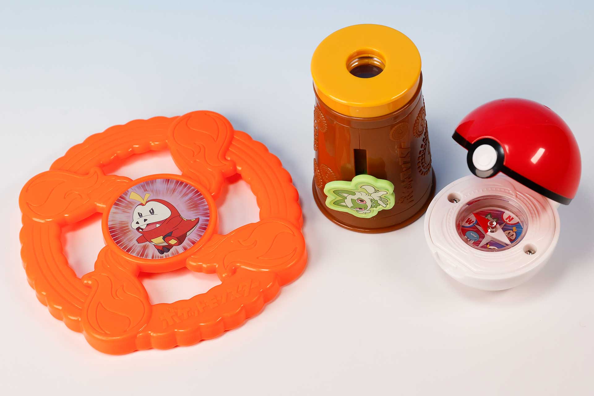 フライングディスクや望遠鏡、コンパスなど外で使いたくなるおもちゃも登場！