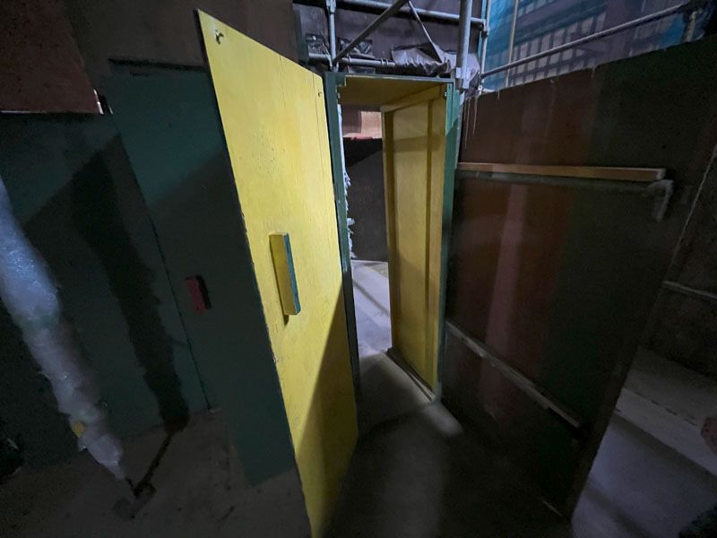 ロッカーかと思いきや、通り抜けができる