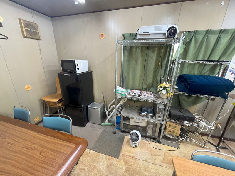 冷房完備のプレハブ