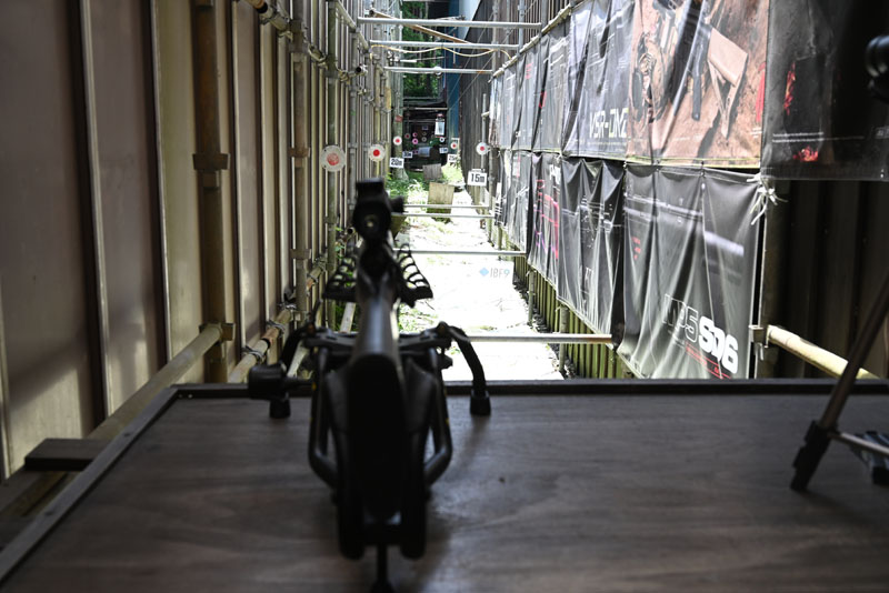 かなり奥行きのあるシューティングレンジ。調整にうってつけだ