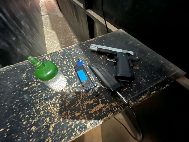 対応するマガジンであればコンプレッサーでガスを注入できる