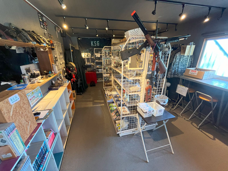 事務所兼ショップ。空調が効いていて快適