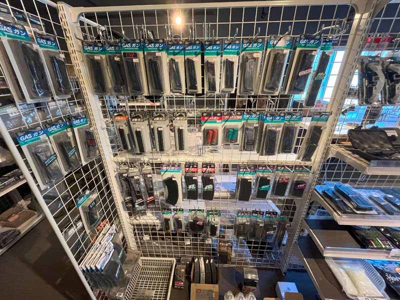 食事の販売も。熱湯も利用できるのでお腹が空いたときのお供に