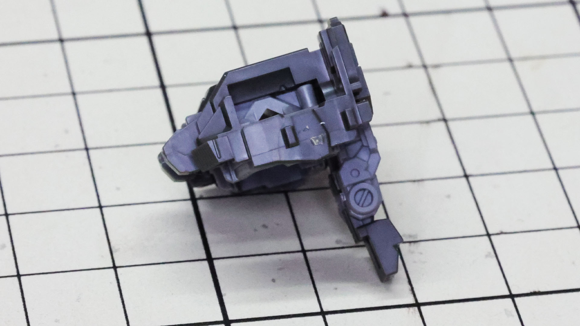 その軸を始点に下側へぐるっと回すことでより深い前屈可動へつながる機構になります