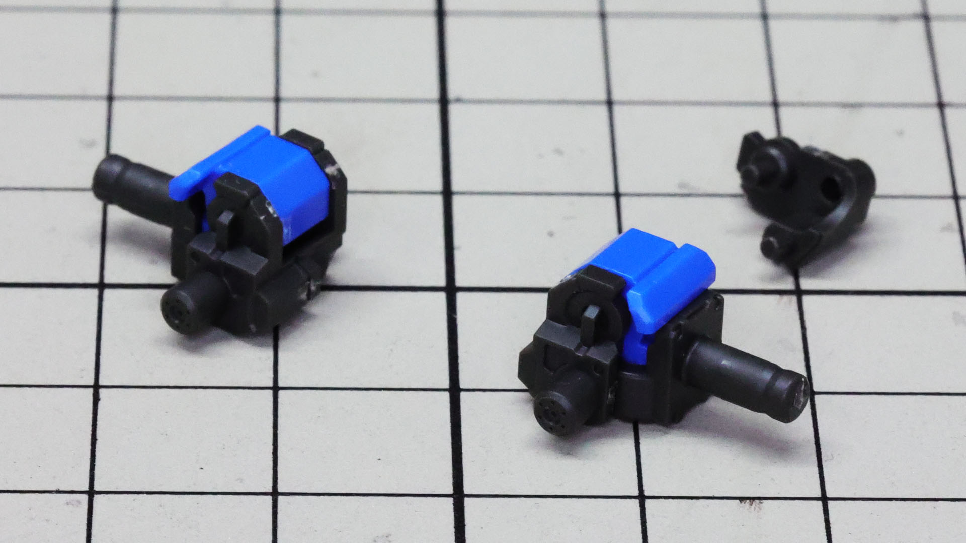 肩関節をフレームに組み込んで胸部ダクトのフレームで固定します