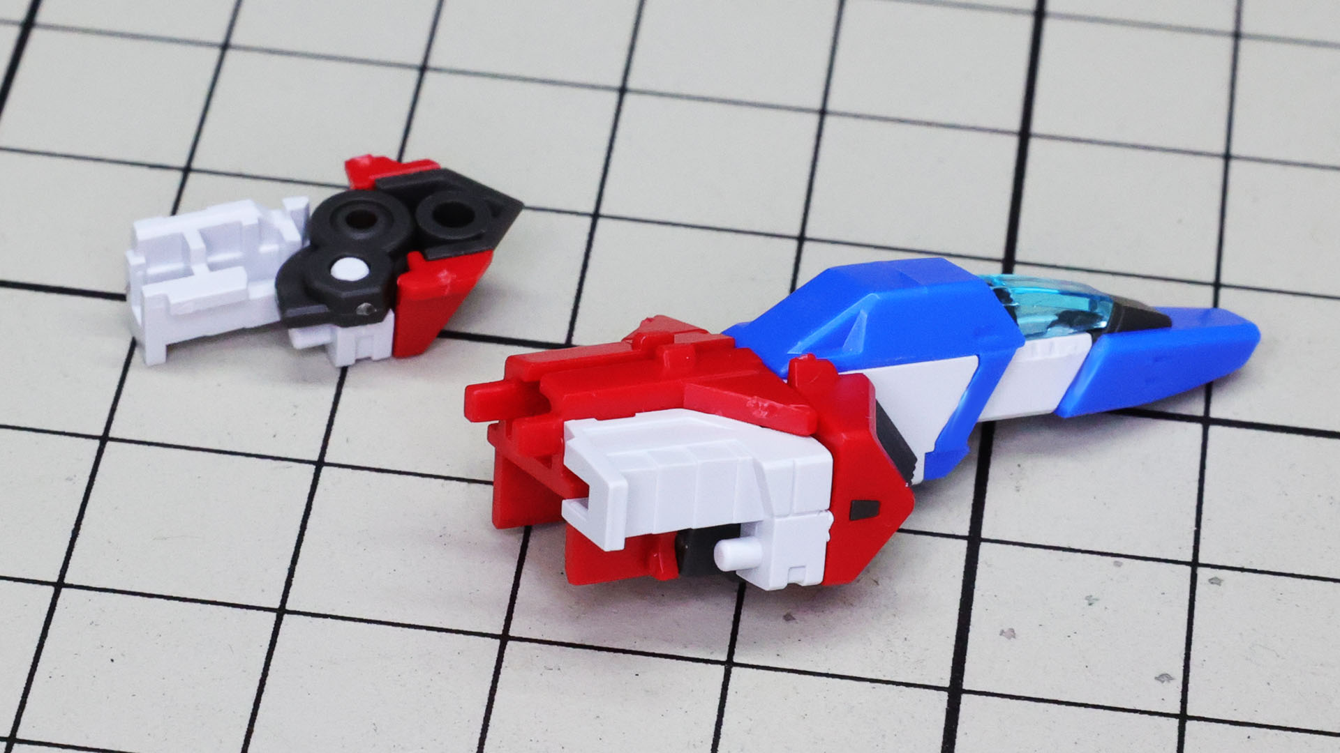 可動機構部分は2軸関節によって引き出し式を実現しています