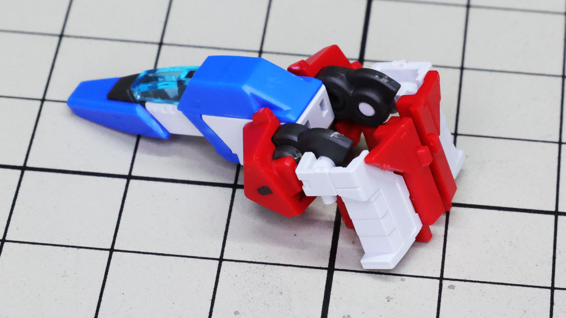 実際はここまで曲げる必要はありません（やらないでください！）が、こんなにも動かすことができます