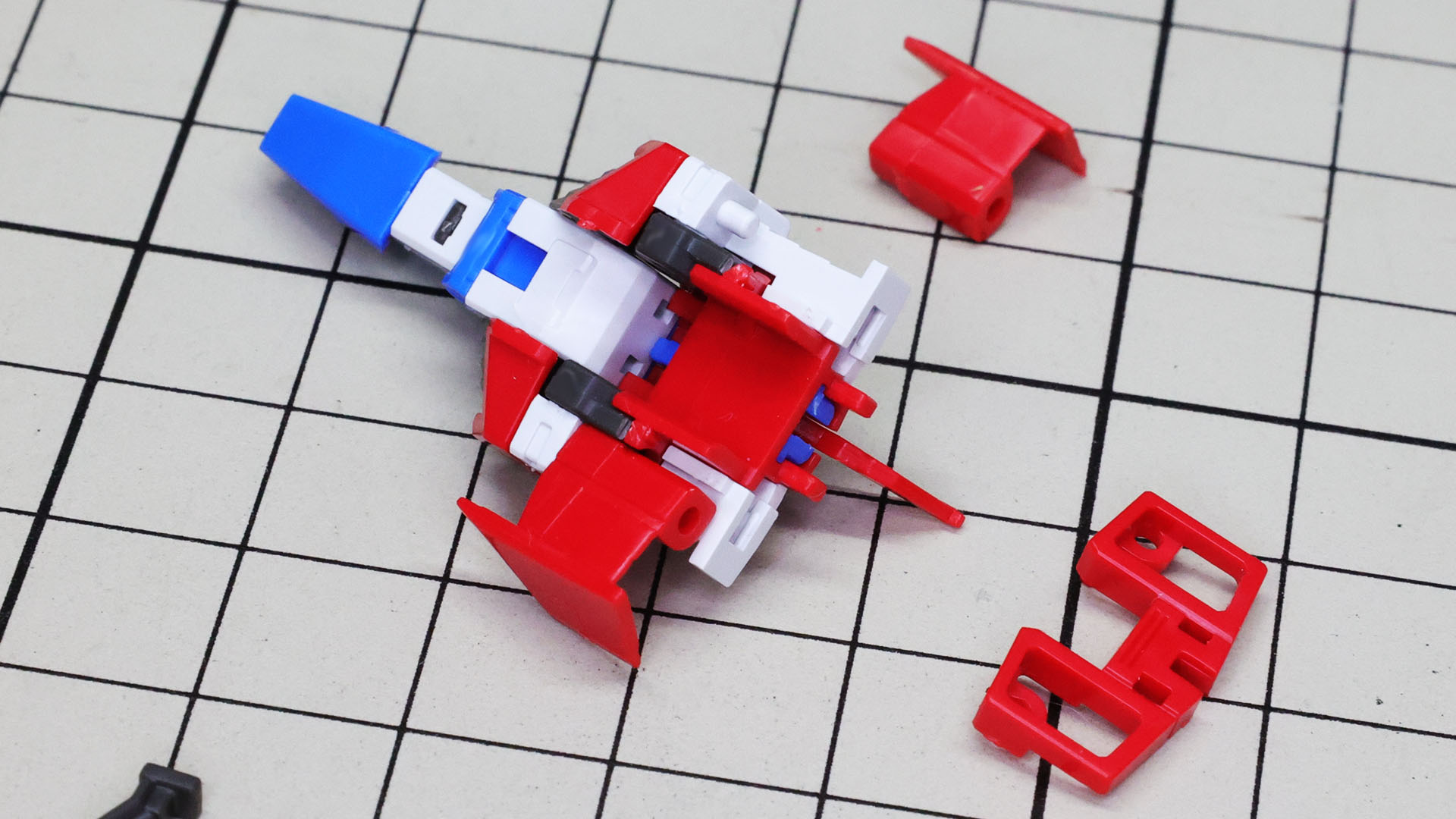 左右の翼は短い感じでしょうか