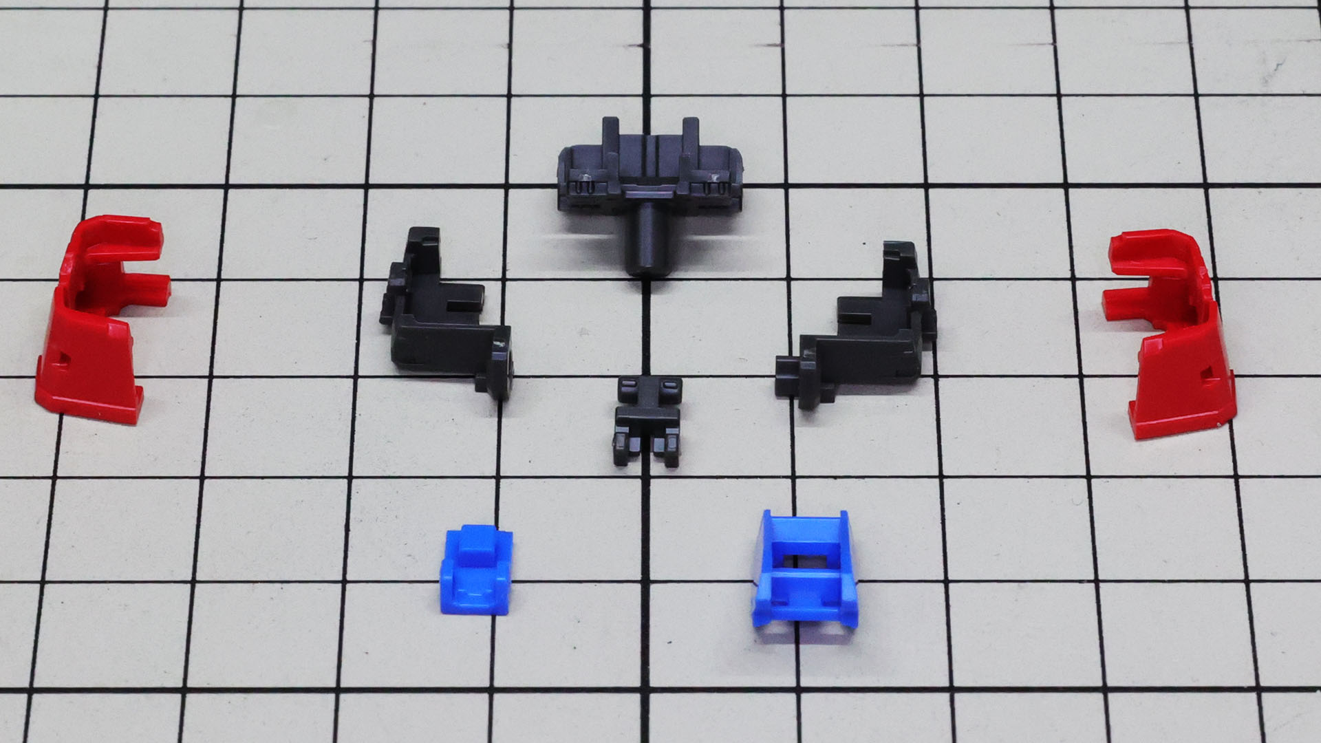 メカフレームにはコクピットハッチ用のフレームと背面のスパインフレームでロックする部分を持っています