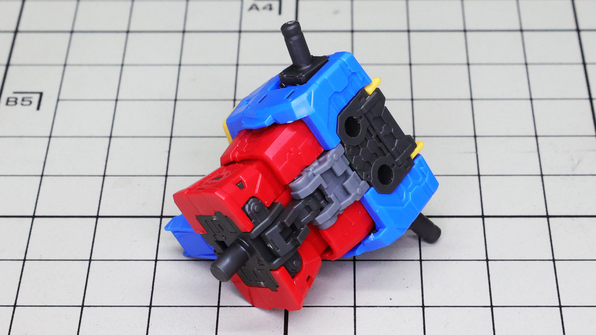 下部をドッキングさせてスパインフレームでロックします