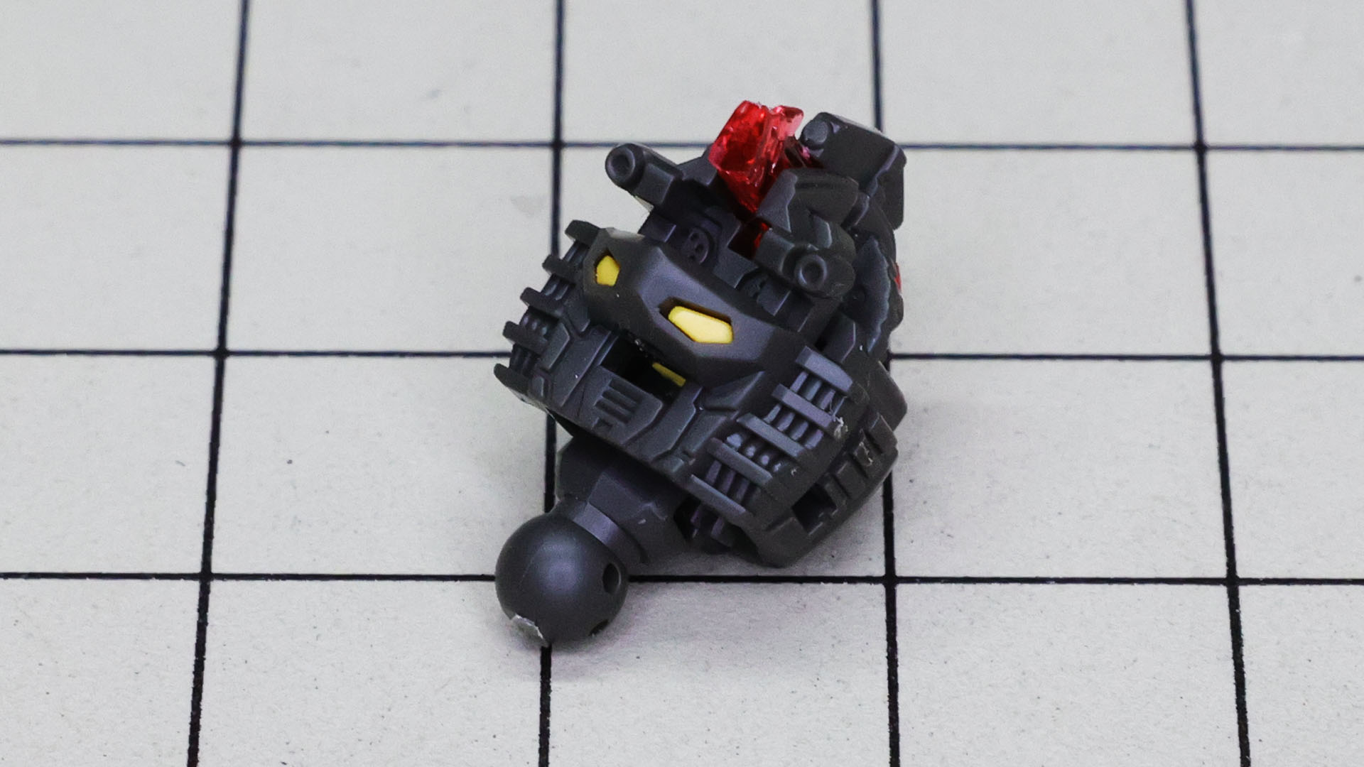 シールでは表現できないシャープなツインアイとなりますね