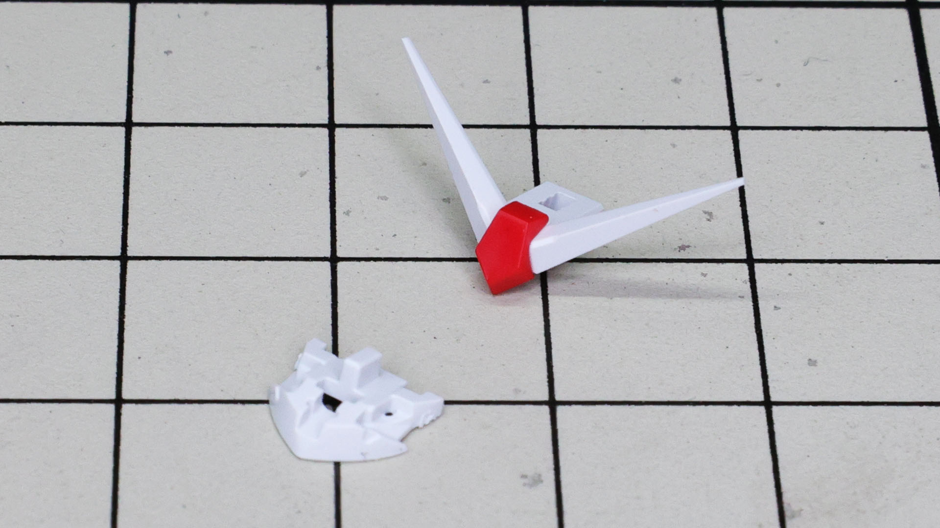 シャープなアンテナは細かくなりすぎないように気を配られている印象です