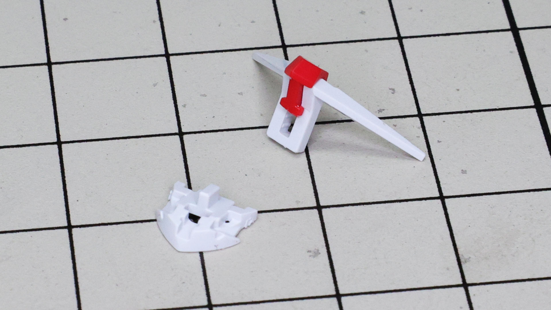 赤い額のパーツも接続部を大きく作ってくれています