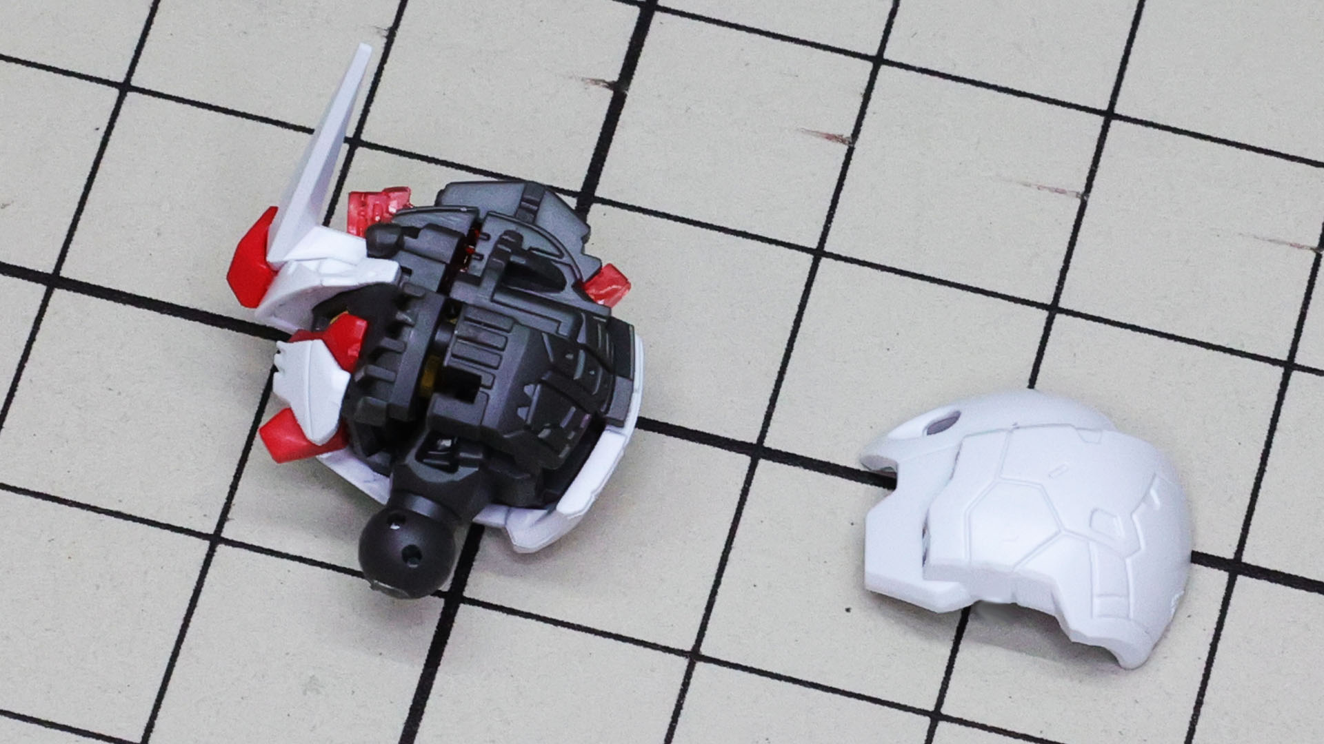 バルカン砲や左右のスリット内もばっちりモールド！すごい