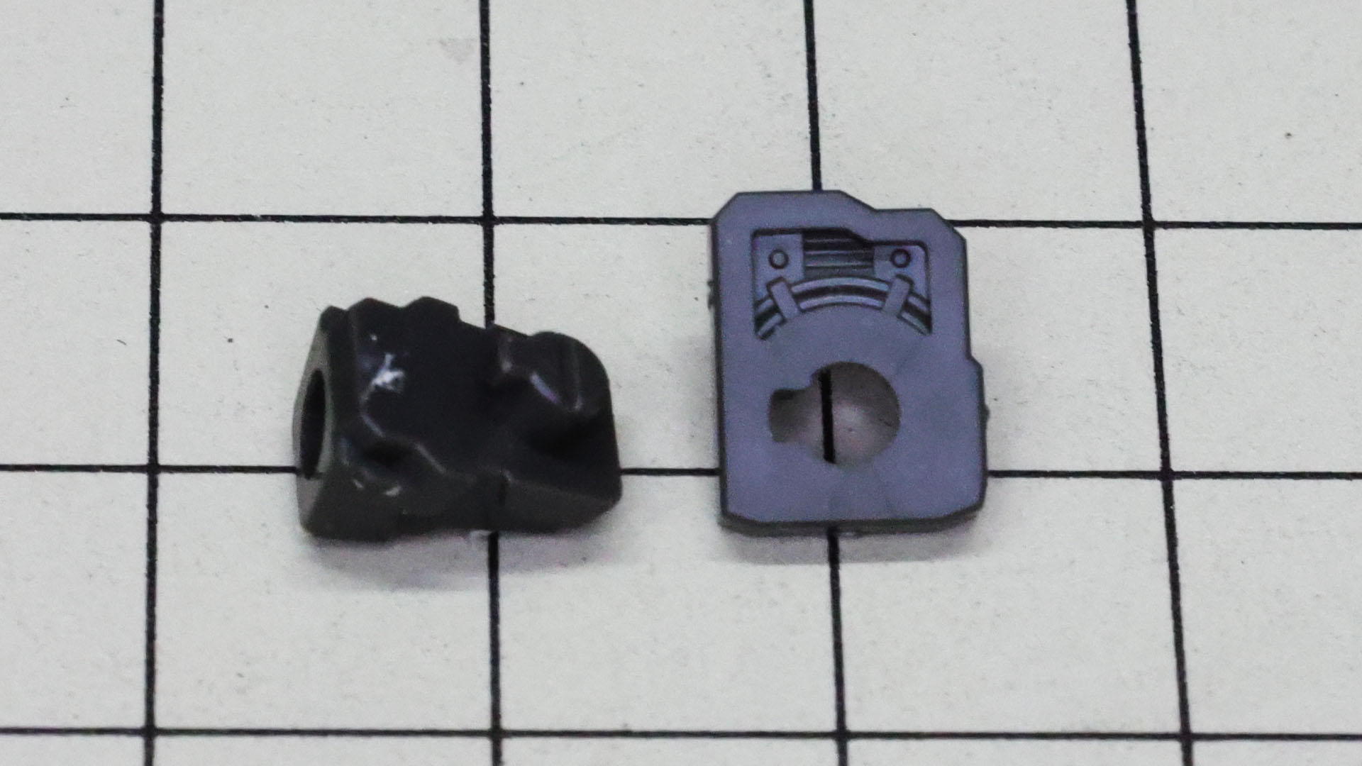 回転可動させる部分はツメが入る溝付きの回転軸の採用で抜けにくくなっています