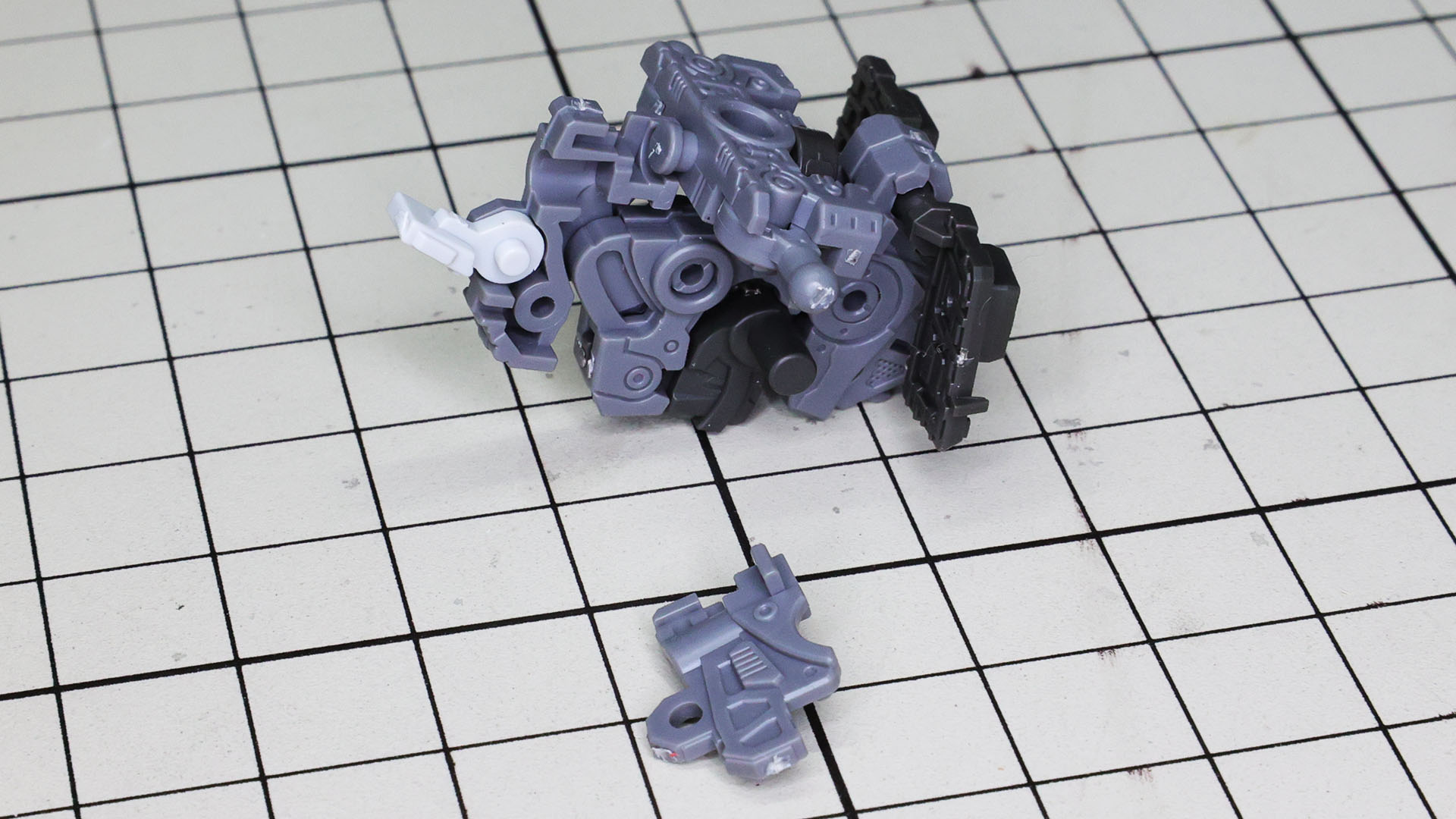 リア中央部の接続部（開閉式）を組み込みます