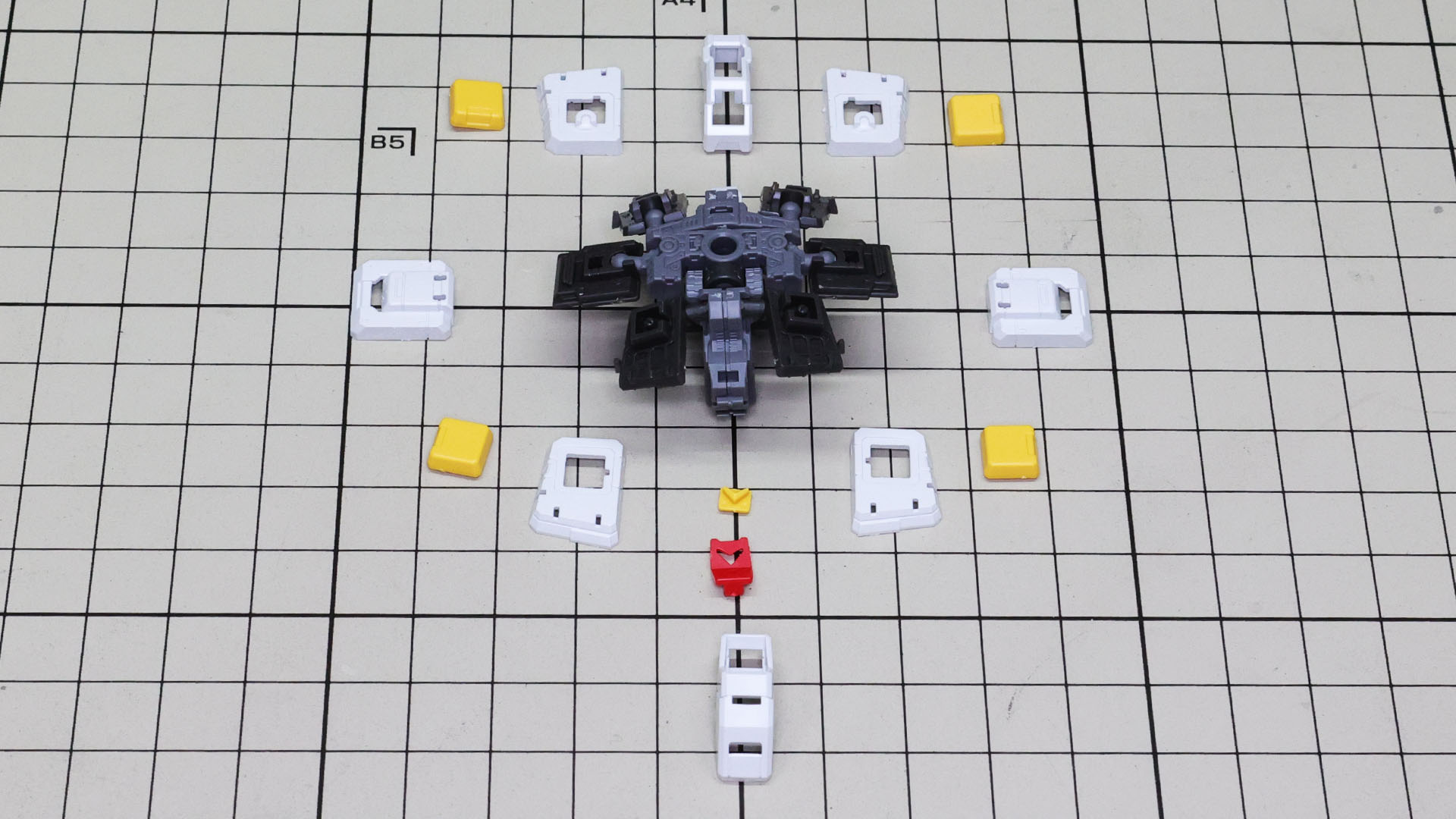 フレームが組みあがったら各スカートアーマー、黄色のヘリウムコアを組んでいきます