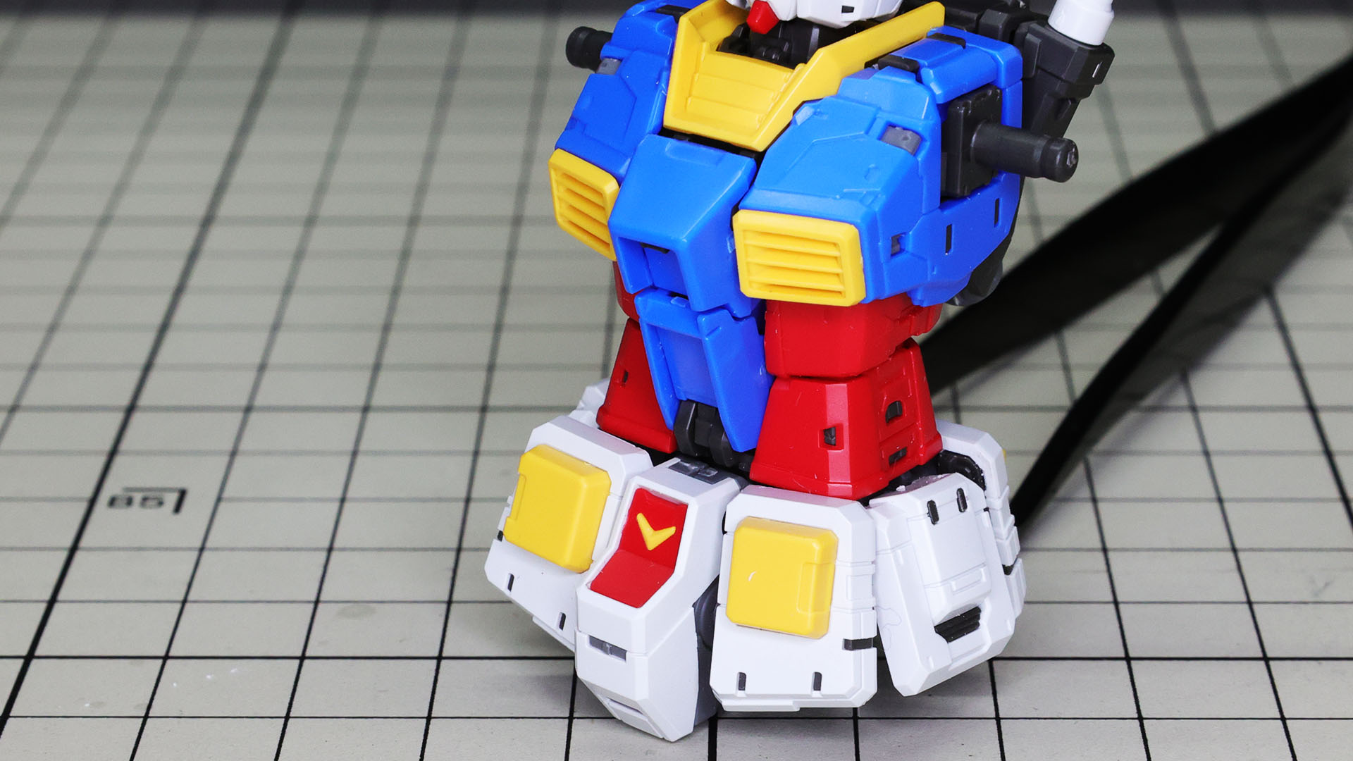 ボディ（上半身）とドッキング！密度感の高いボディとなります