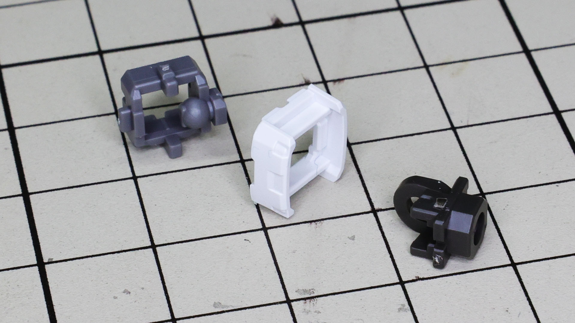 袖口にも外側にボールジョイント関節を持っていて微妙な表情付けを可能にします