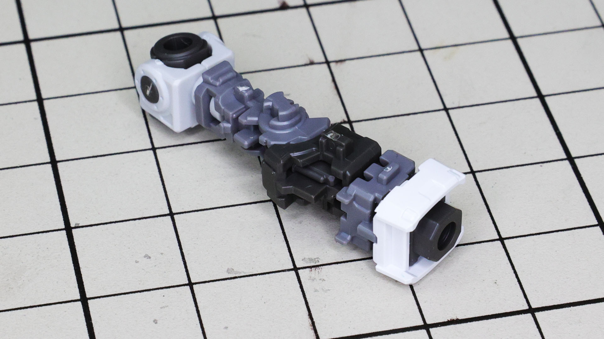 前述の関節構造で180度、しっかり曲がってくれて保持力も問題なし！