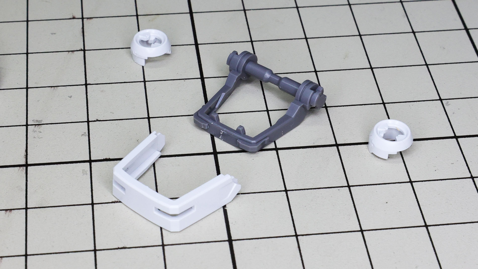 アンクルアーマーさえもすごいパーツ設計で、丸いフィールドモーター部がつながっているのはなかなかないデザインですね