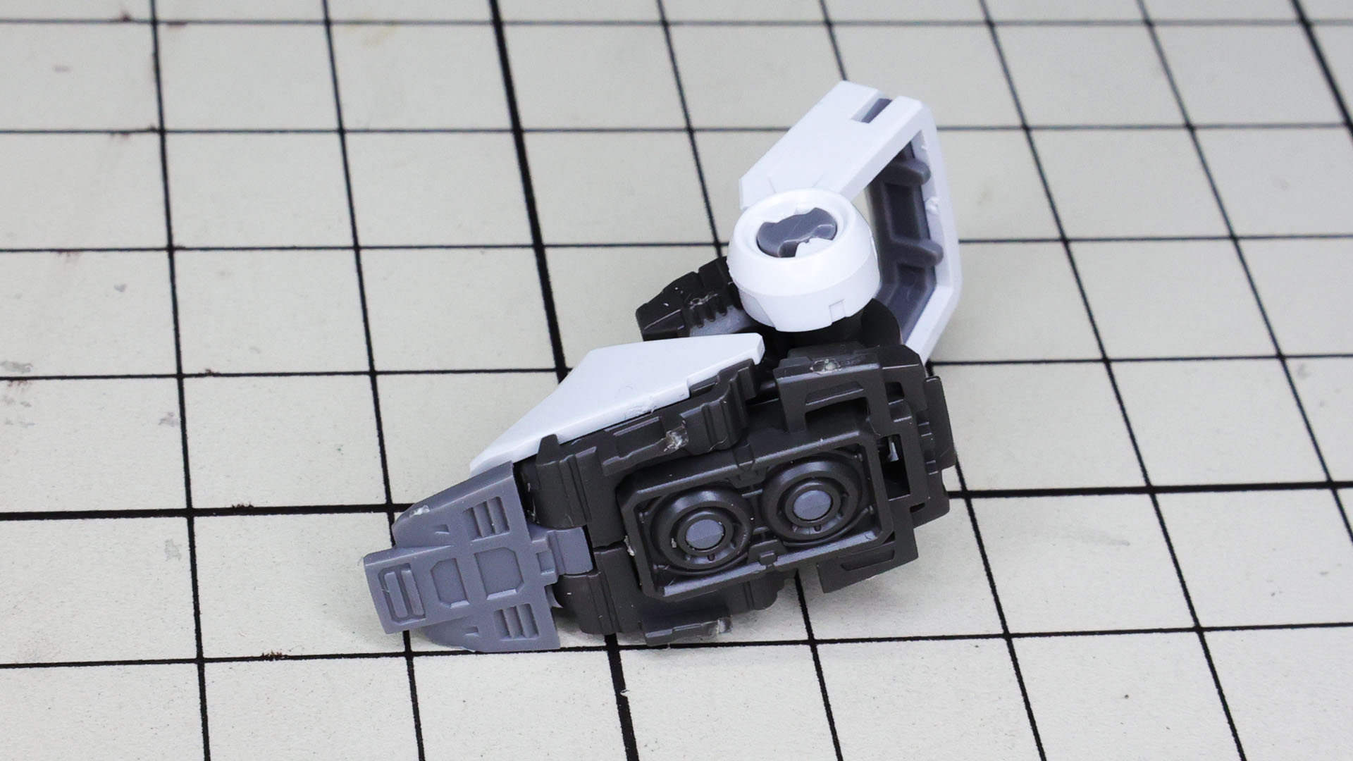 ソール裏面には2連ノズルがモールドされています