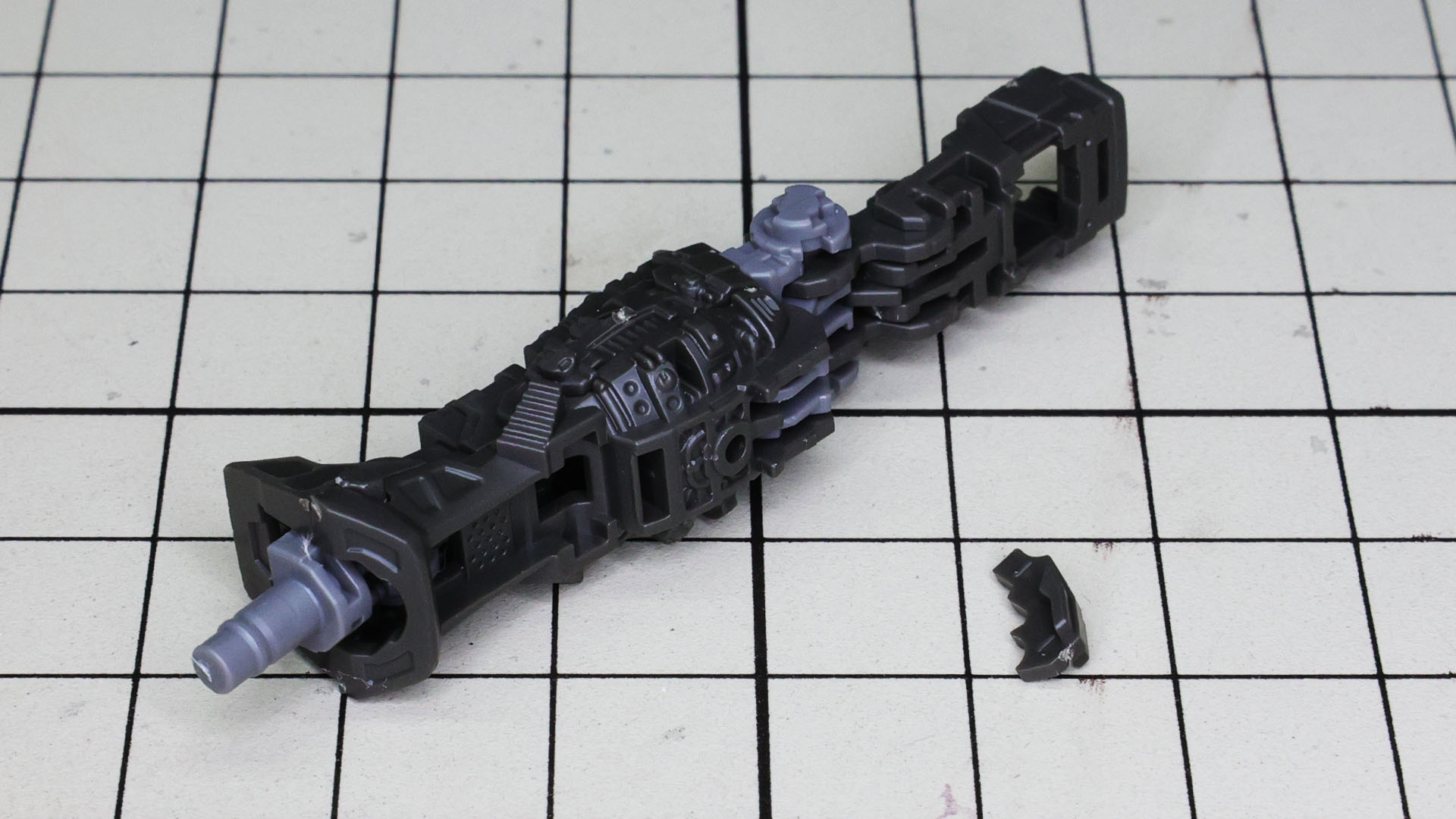 膝裏には細かいパーツを組み込みますのでこれは飛ばさないようにしましょう！