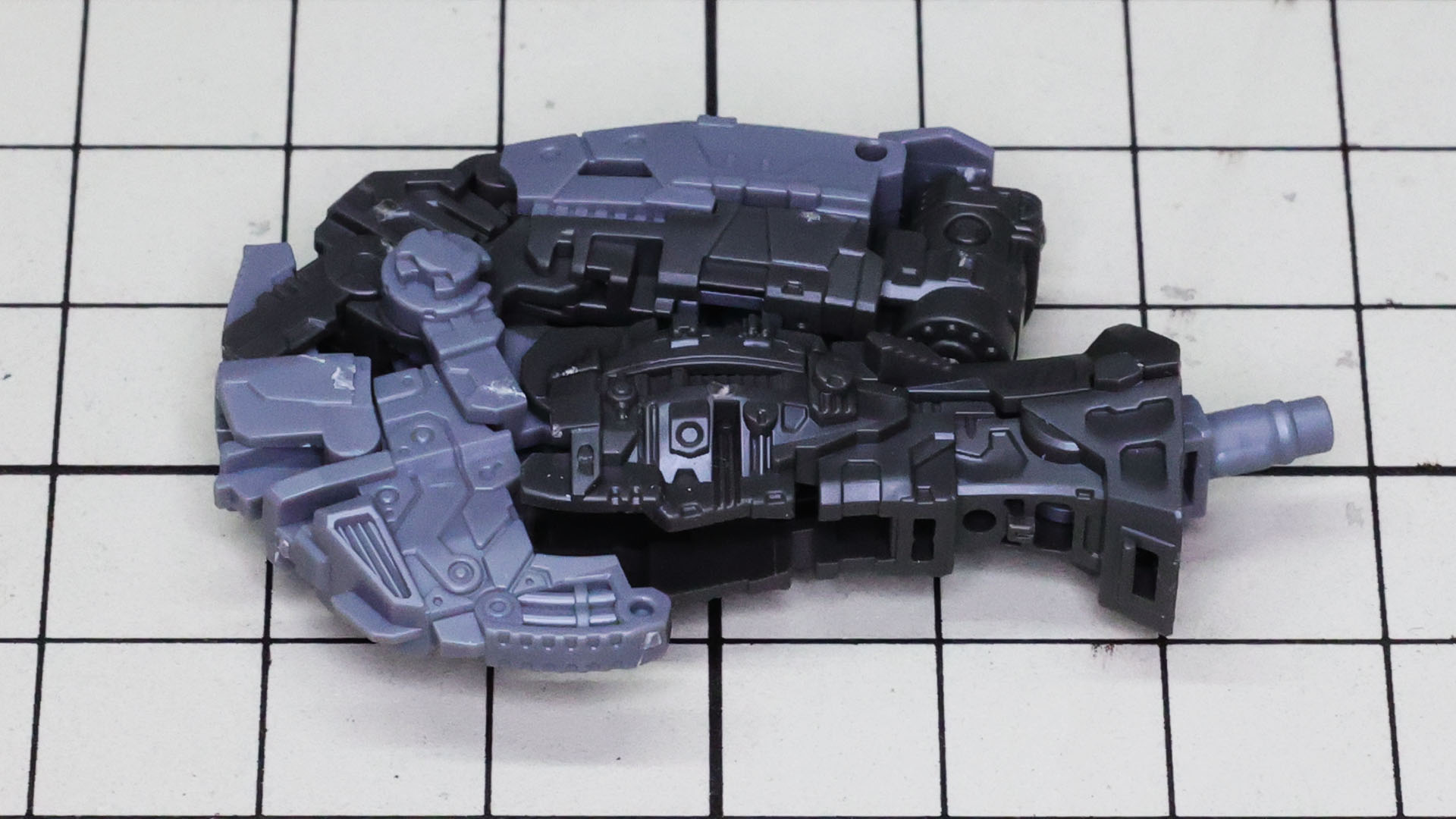 膝関節も当然のように180度曲がります。す、すごい密度感！