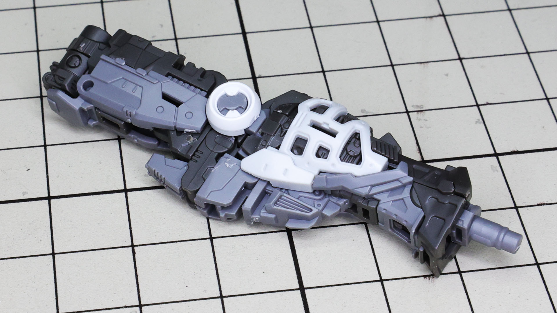 膝関節の白いフィールドモーターカバーは回転させなくてOKです