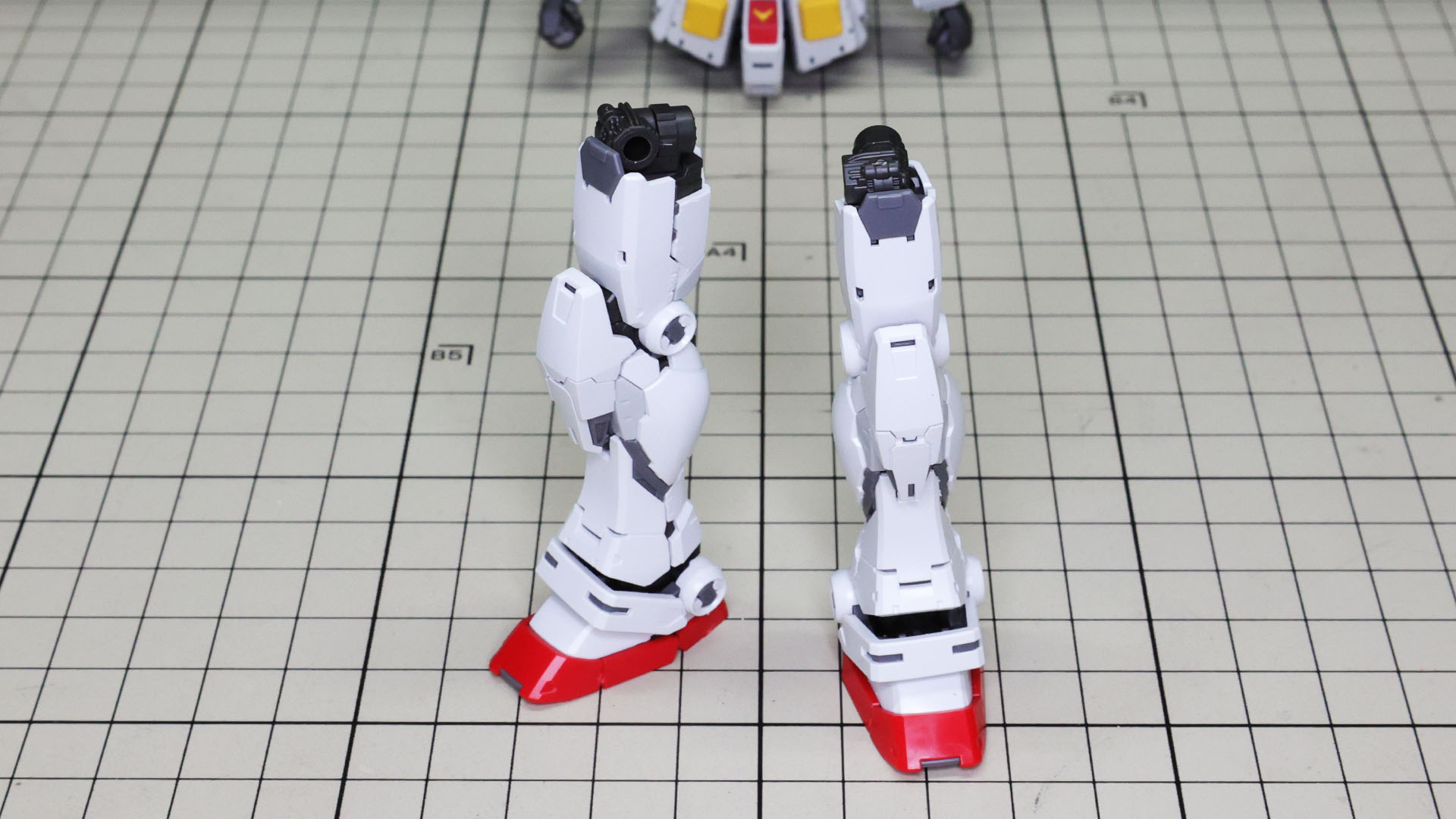 組んだ充実感マックスの脚部が完成！可動させてみるとすごい情報量です