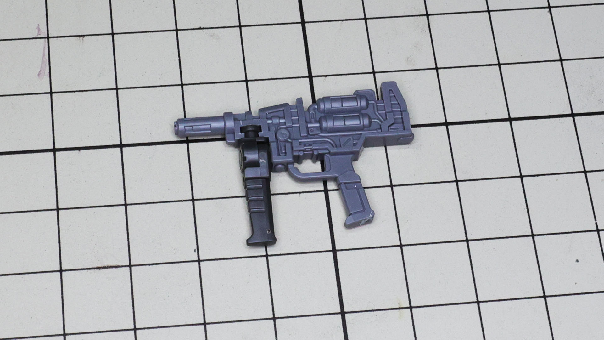 ビーム・ライフルはフォアグリップが銃身フレームに回転軸を設けてあり若干回転させられます