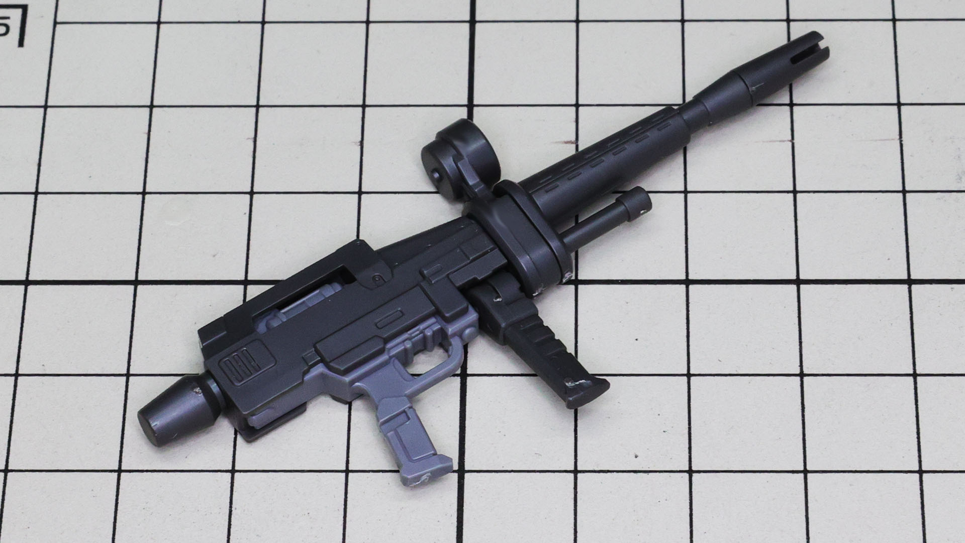 フォアグリップは前後にスイングできます