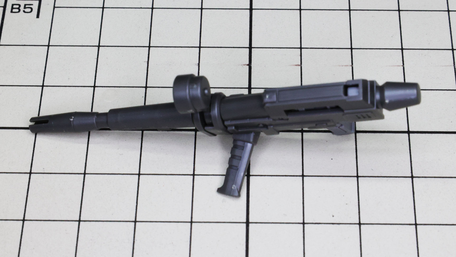 フォアグリップは前後にスイングできます