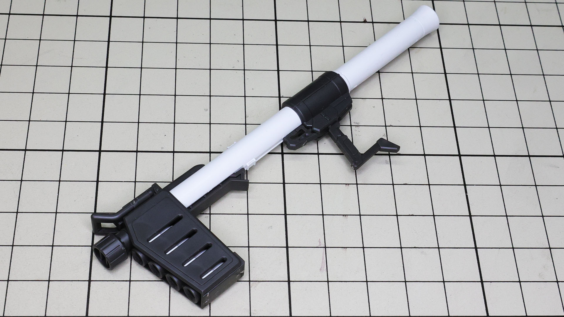 ハイパー・バズーカは伸縮します。短い状態