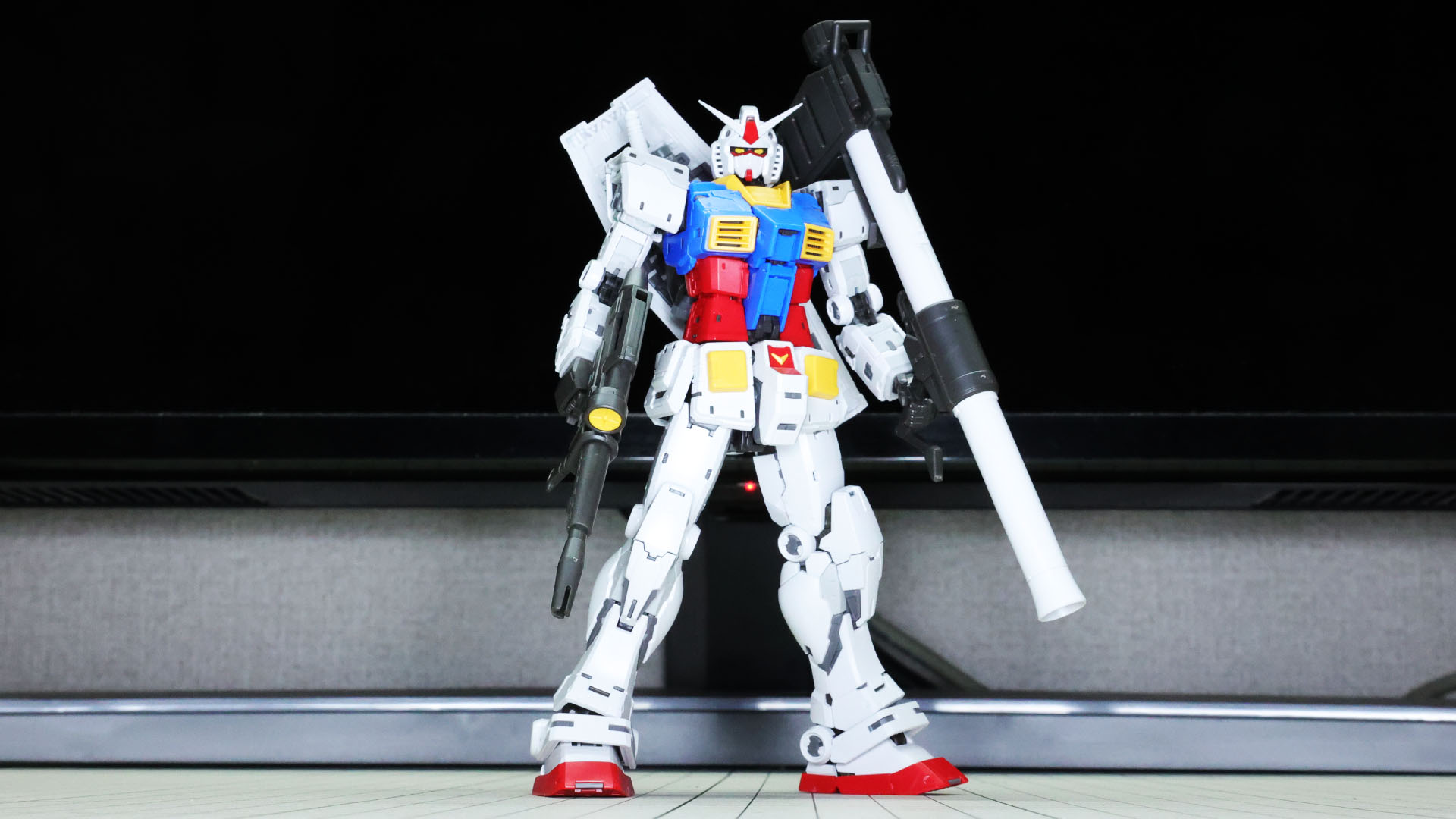 ハイパー・バズーカを肩に担いで持たせても自然なカッコよさ！