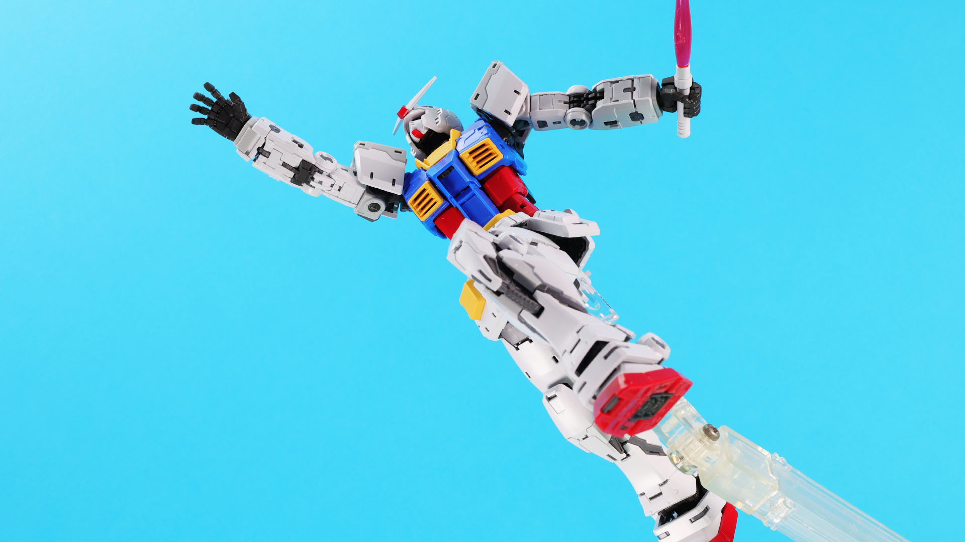 逃すものかっ！ガンダム、翔ぶ！