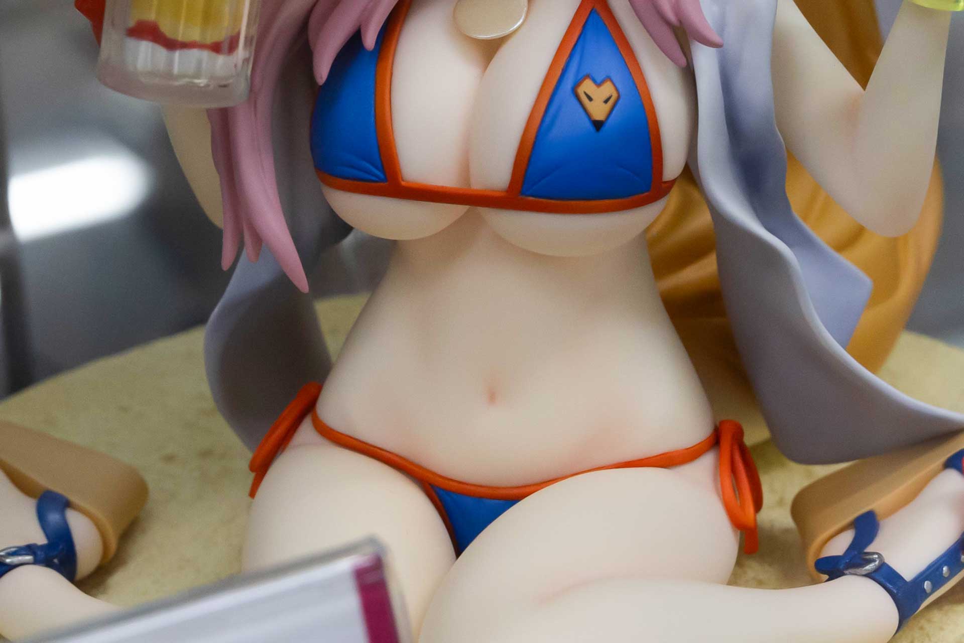 おへそ周りの造形がお見事！