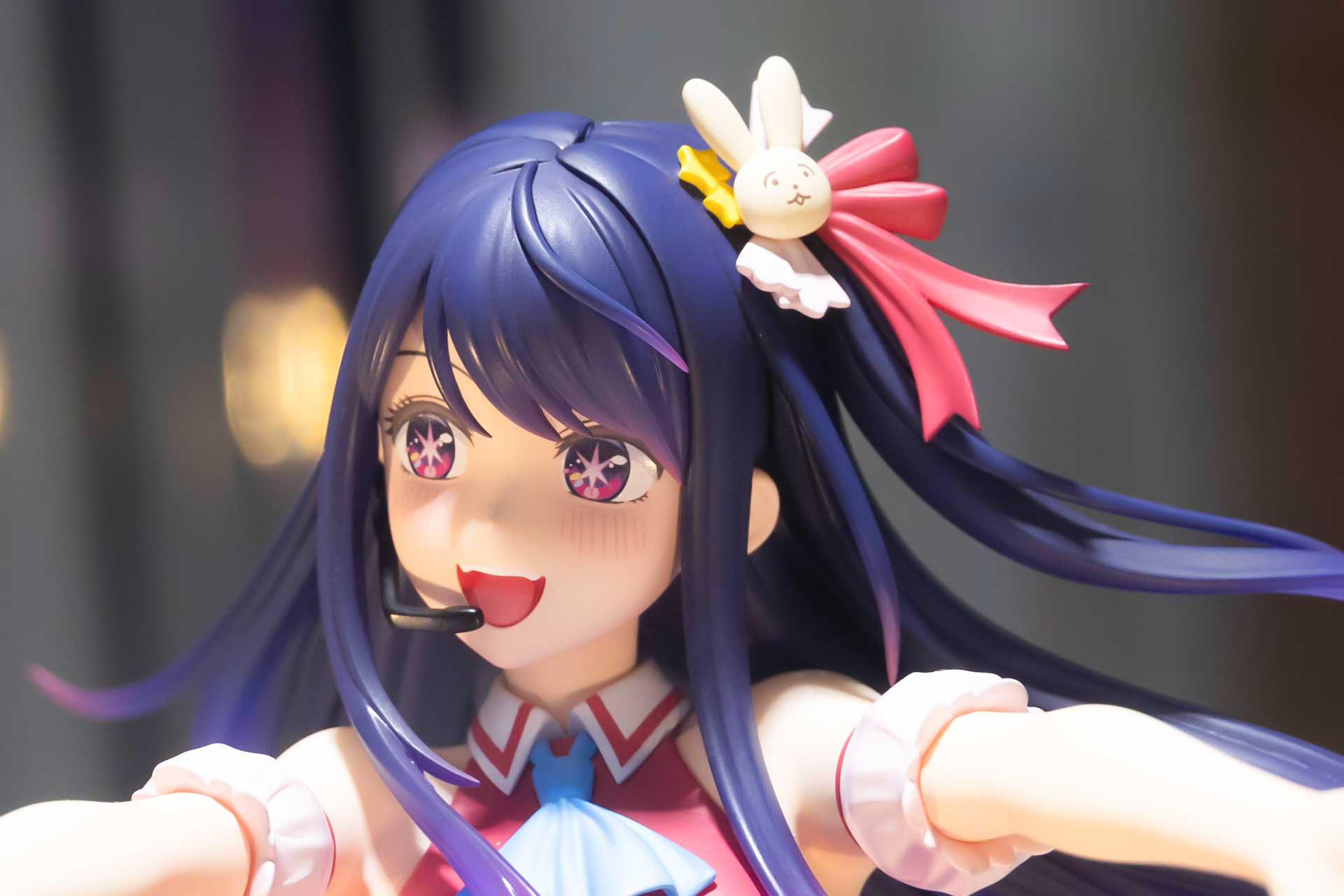 髪に付けたおなじみのアクセサリーもしっかり再現されている