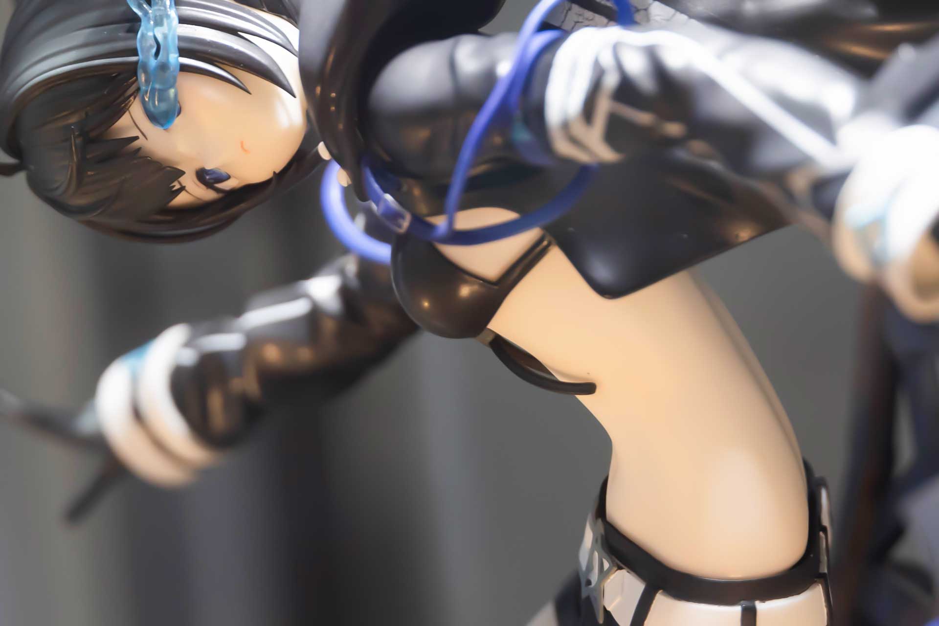 腰回りはかなりほっそりとしている