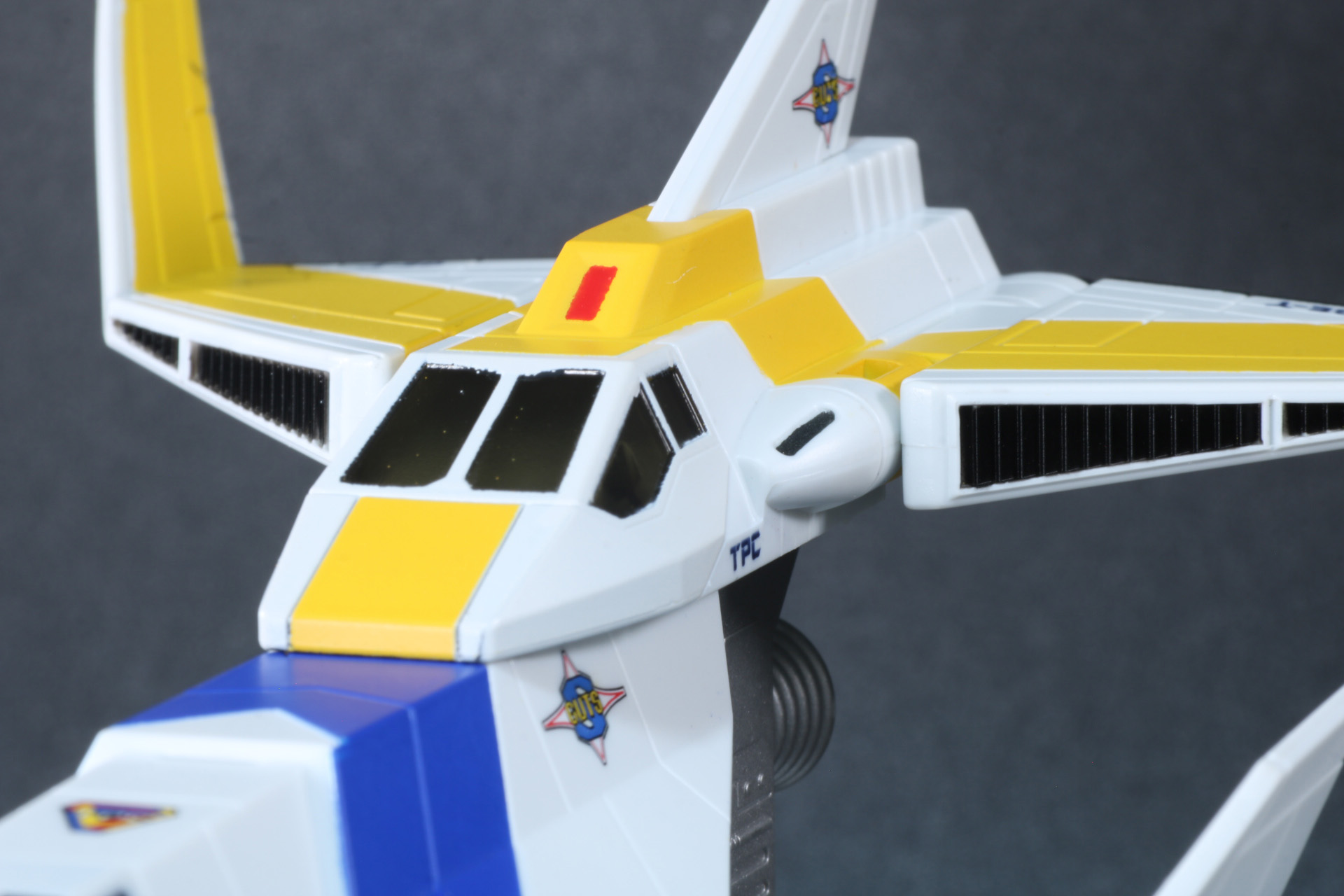 ウルトライドクロニクル版（右）は色分けも細かく再現されている