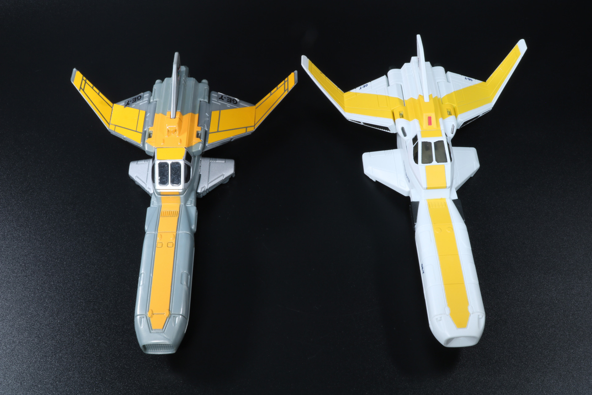 γ号のSGM版（左）とウルトライドクロニクル版（右）比較。ウルトライドクロニクルのγ号本体サイズはW約130mm×H約50mm×D約190mm