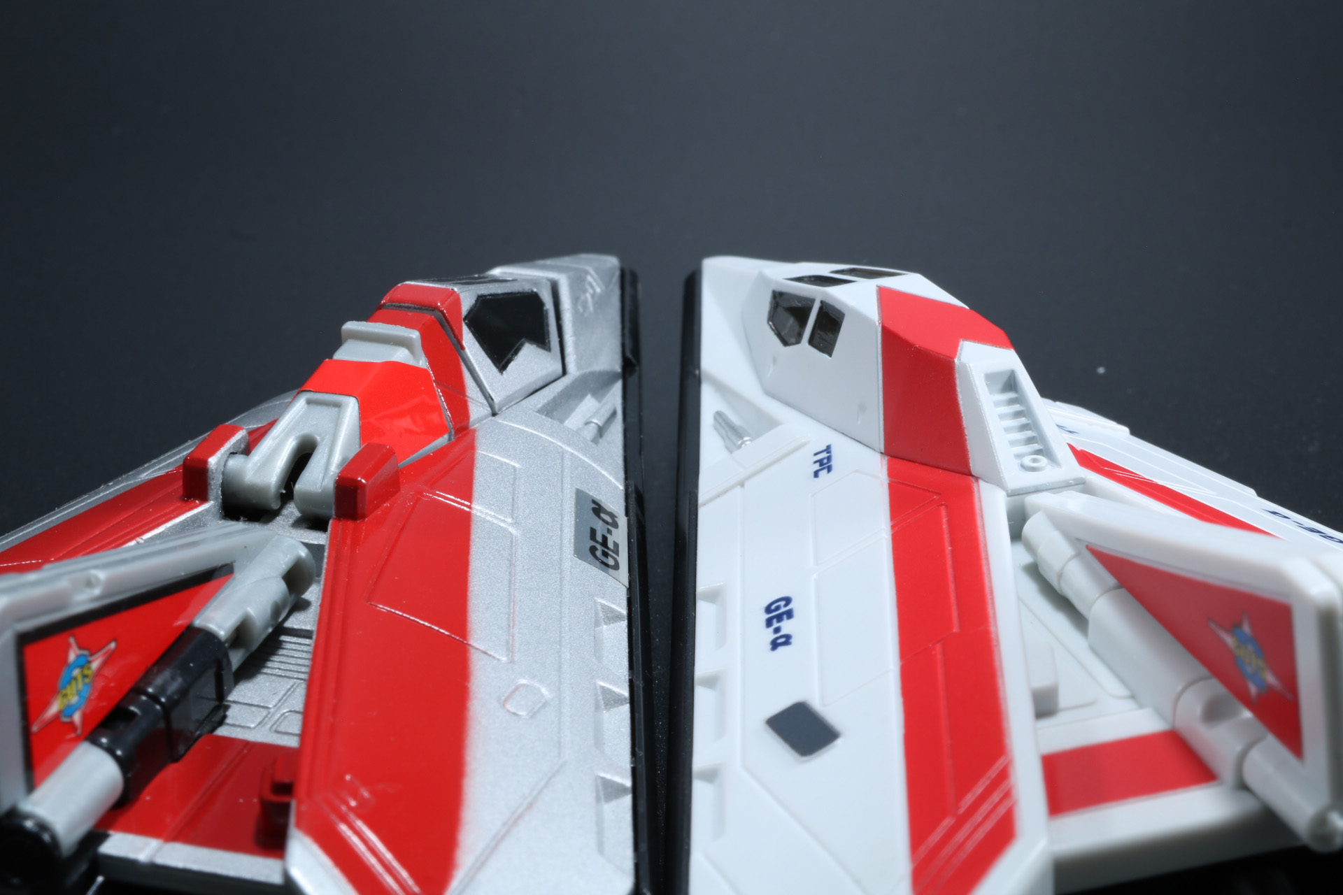 α号のコックピット後ろ部分の形状もSGM版（左）とウルトライドクロニクル版（右）で変化